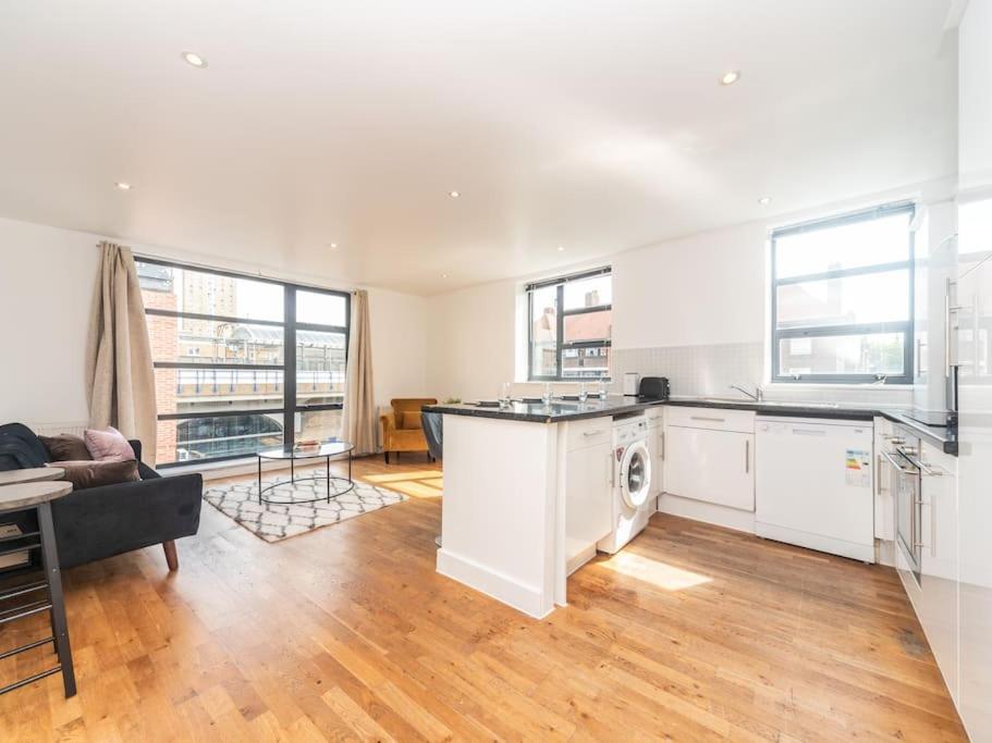 Bright & Modern 2-Bed Apartment In Vibrant East Londra Exterior foto