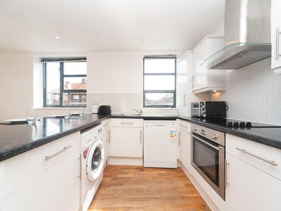 Bright & Modern 2-Bed Apartment In Vibrant East Londra Exterior foto
